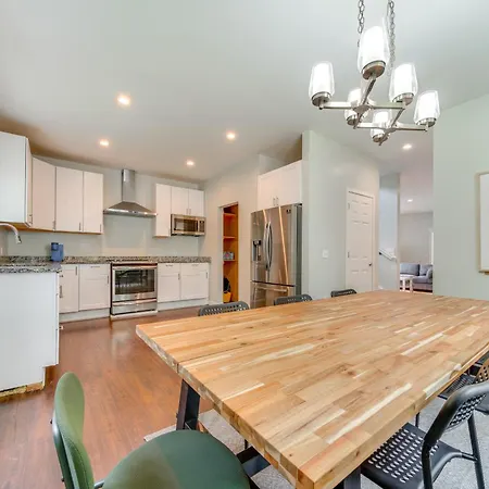 Tukwila Townhome 12 Mi To Seattle!